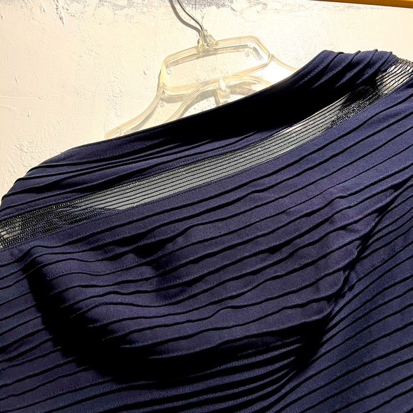 Tadashi Shoji One sleeve bandage dress - Picture 3 of 10